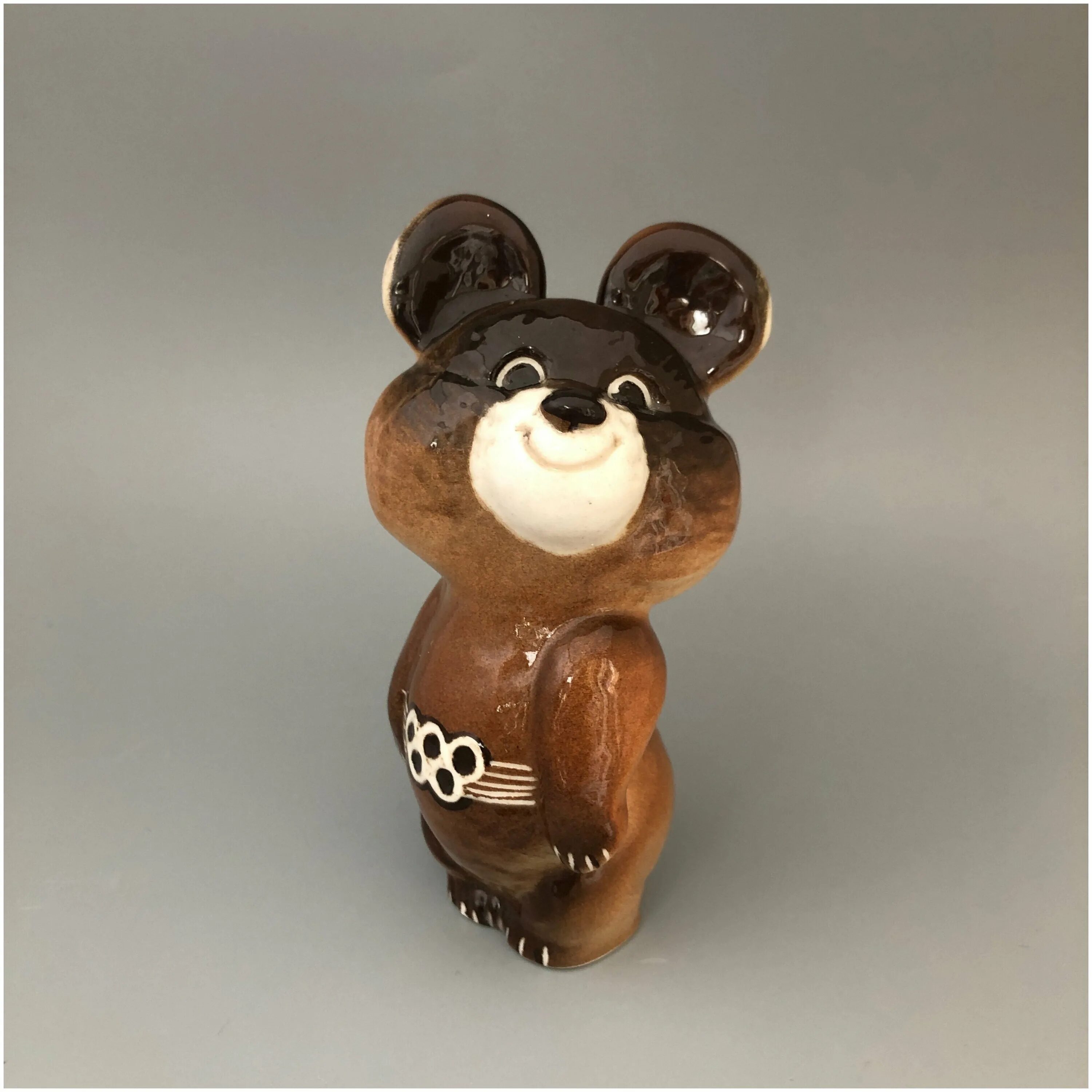 олимпийский мишка статуэтка фарфор. олимпийский мишка 1980 статуэтка. олимпийский мишка лфз. фарфоровый олимпийский мишка. фарфоровая статуэтка ссср олимпийский мишка.