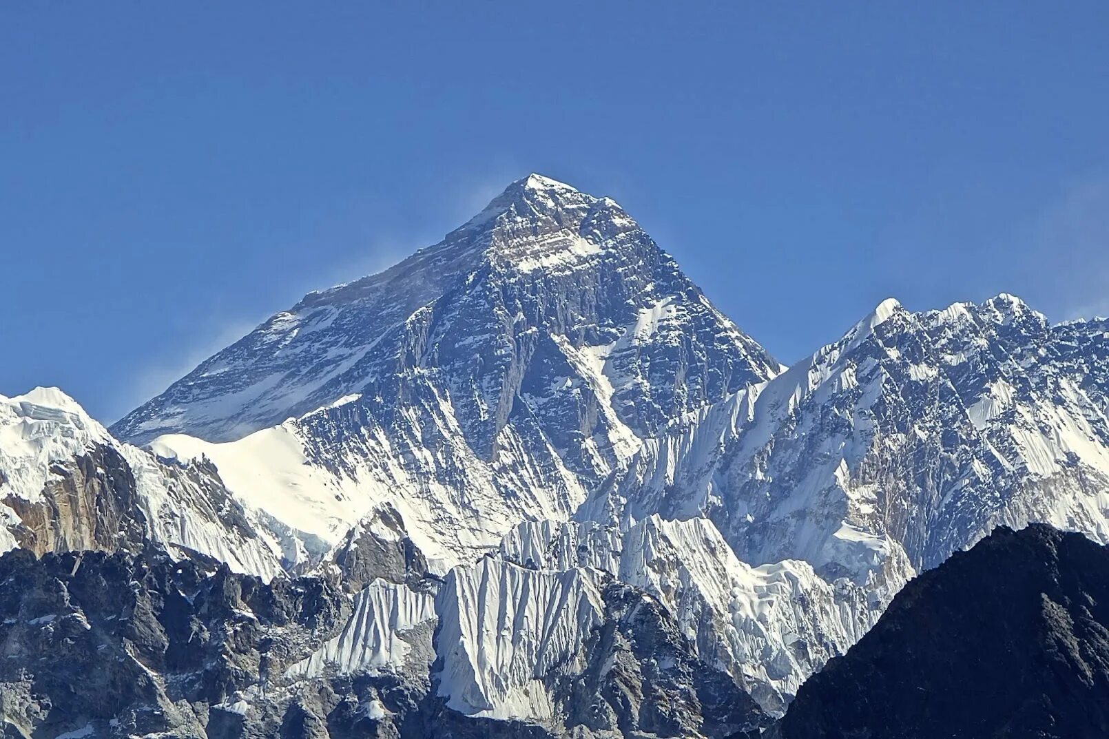 Где самая высокая гора эверест. Гора Эверест 8848 метров. Гора Эверест (Джомолунгма). Гималаи. «Сагарматха» = Эверест = Джомолунгма). Джомолунгма (Гималаи) - 8848.