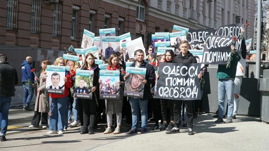 Одесский профсоюз. Одесса дом профсоюзов трагедия. Волонтерская рота и молодая гвардия Единой России. Трагедия в доме профсоюзов.