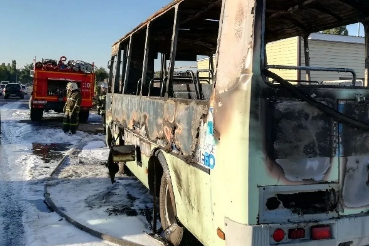 Сгоревший автобус ПАЗ.