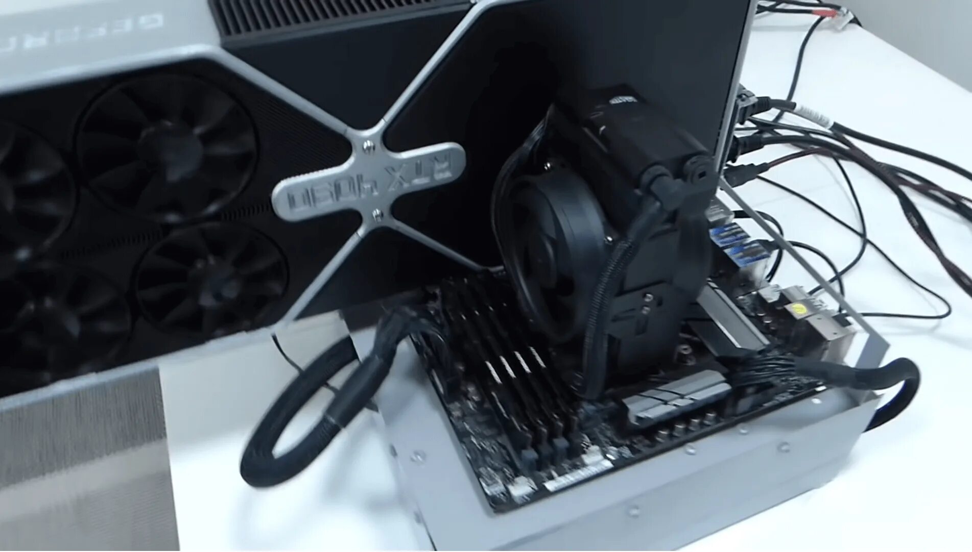 Rtx 2090 ti super. Rtx 4090 в корпусе. 4090 видеокарта майнинг. Майнинг ферма rtx. 4090 видеокарта майнинг.