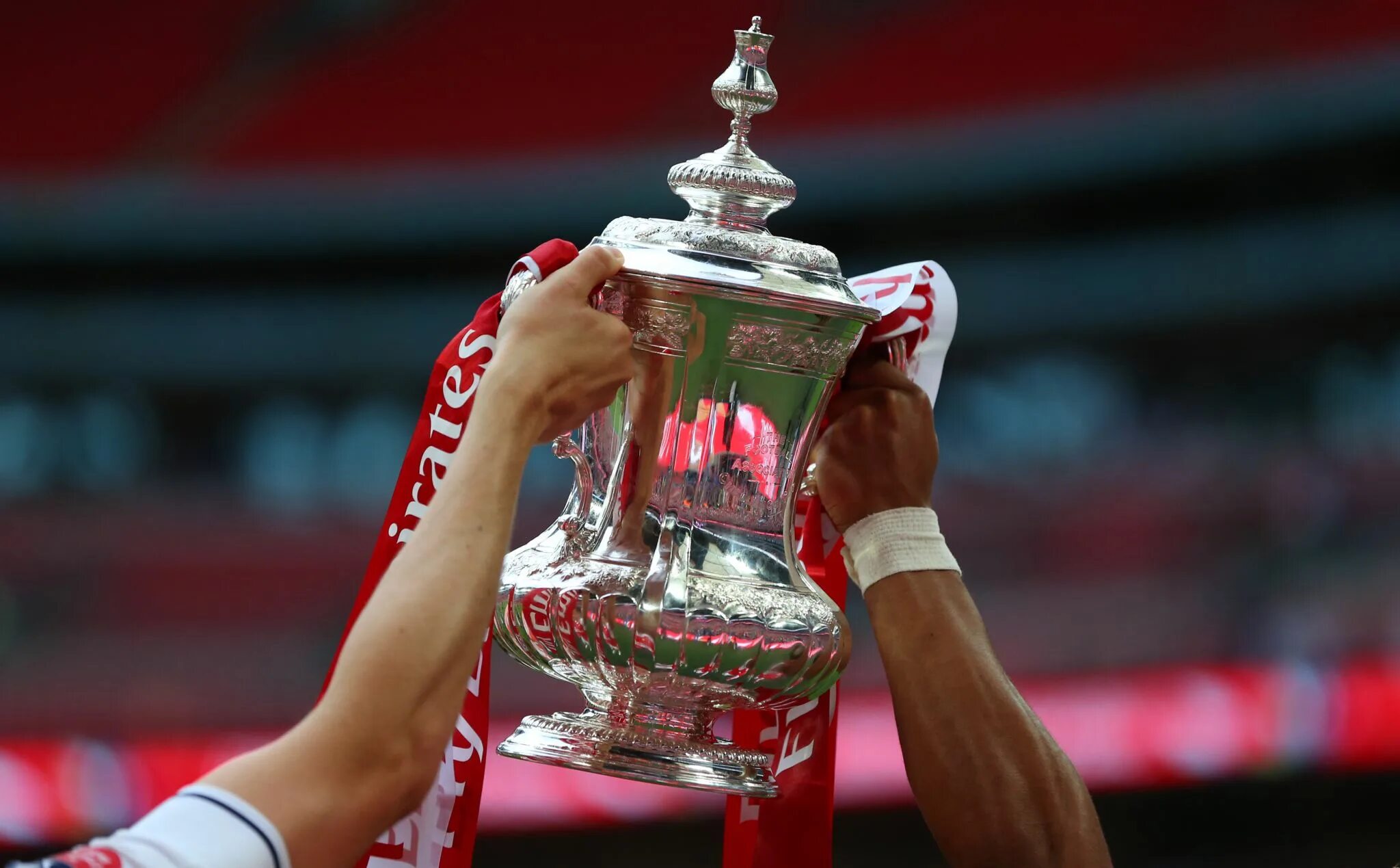 Эмирейтс кап кубок англии. Кубок рпл 2021 трофей. Кубок emirates fa cup. Кубок англии лого. Кубок фа англия.