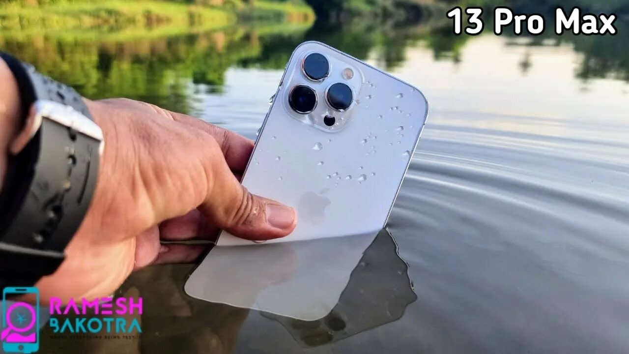 Iphone 13 Water Test. Iphone 13 Pro вода. Айфон 13 Водонепроницаемый. Айфон 13 под водой. Айфон 11 водонепроницаемый или нет