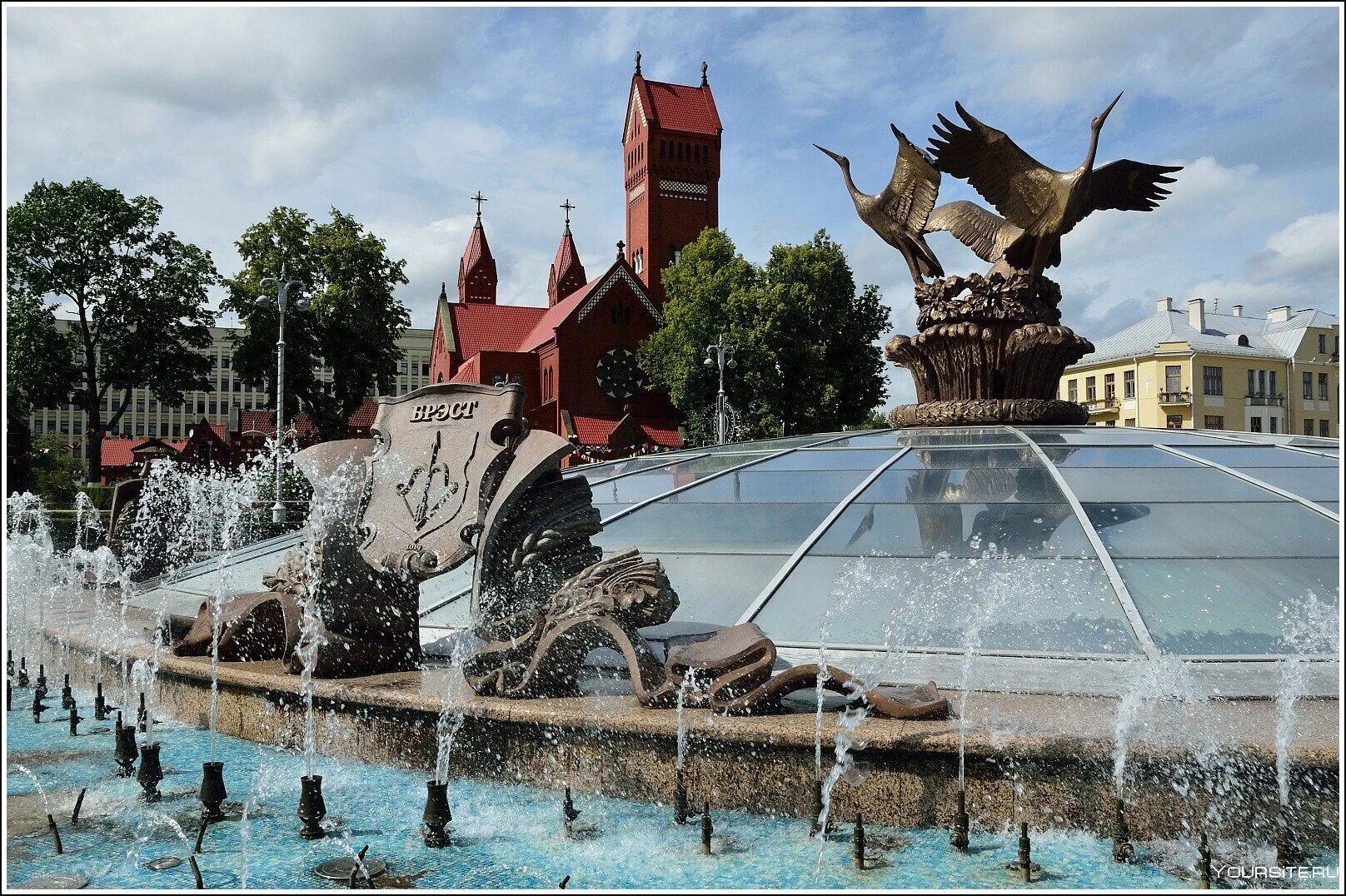 Минск площадь независимости фонтан. Брест. Брест город. Брест Беларусь достопримечательности. В каком году город брест