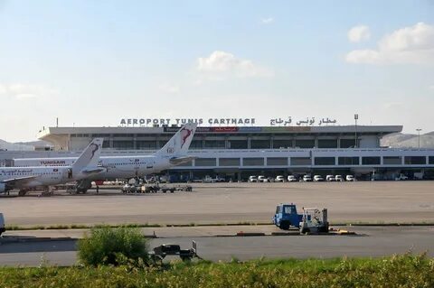 Табло аэропорта тунис