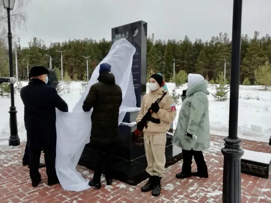 Карпинск новости в контакте. Событие в Карпинск. События в Карпинске 2 з. СОШ 2 Карпинск кому мемориал.