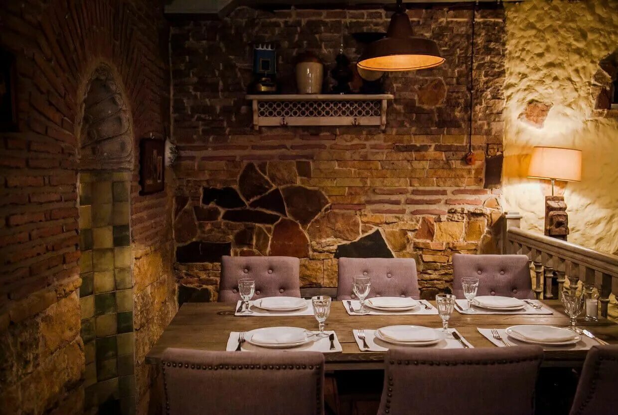 Ресторан грузинский дворик уфа. Грузинский дворик солженицына. Грузинский дворик солженицына. Грузинский дворик солженицына. Грузинский дворик на таганке.