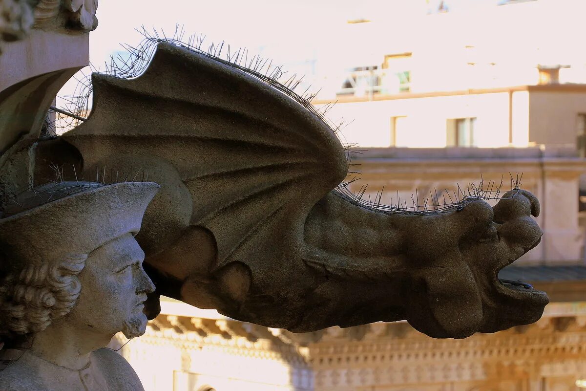 Статуи химер на фасаде собора парижской богоматери. Замок гарибальди тольятти драконы. Готика архитектура гаргульи. Фонтан горгулья мисхор. Статуи химер на фасаде собора парижской богоматери.