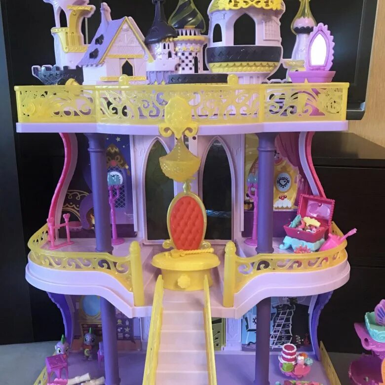 Замок пони. My little pony замок твайлайт. Игровой набор hasbro my little pony школа дружбы e1930. Игровой набор школа дружбы my little pony. Замок пони.
