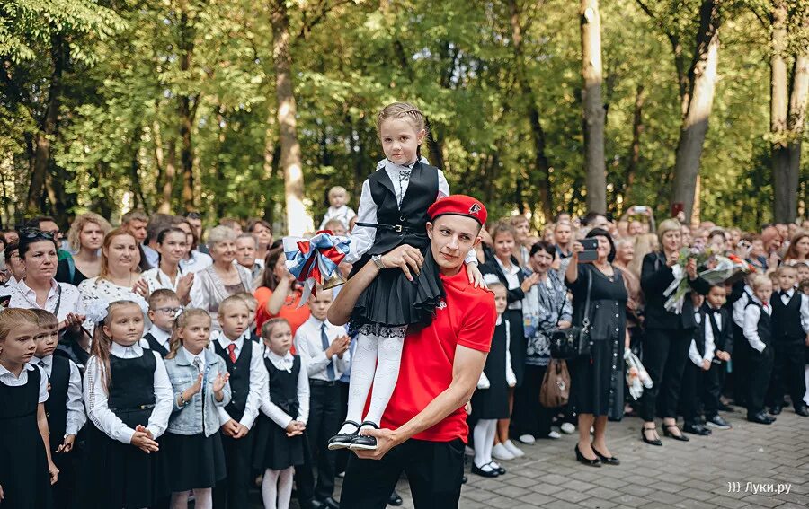 Великие луки сайт школы. Гимназия им с в Ковалевской Великие Луки. Гимназия Софьи Ковалевской Великие Луки. 1 Сентября гимназия ,Великие Луки. Лицей 11 Великие Луки.