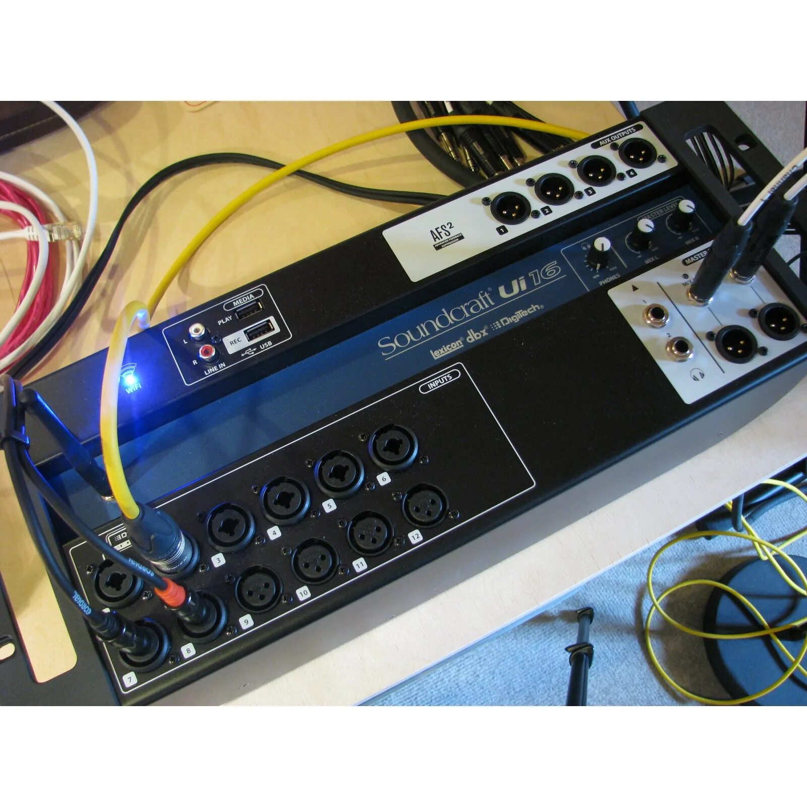Soundcraft ui16. Цифровой пульт soundcraft ui16. цифровой микшерный пульт soundcraft ui 16. микшер саундкрафт 16.
