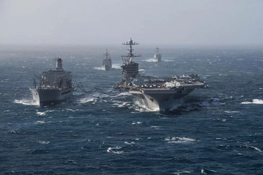Usa ships. Авианосная группа США. ВМС США авианосец Стеннис. Персидский залив авианосец. Американские военные корабли.