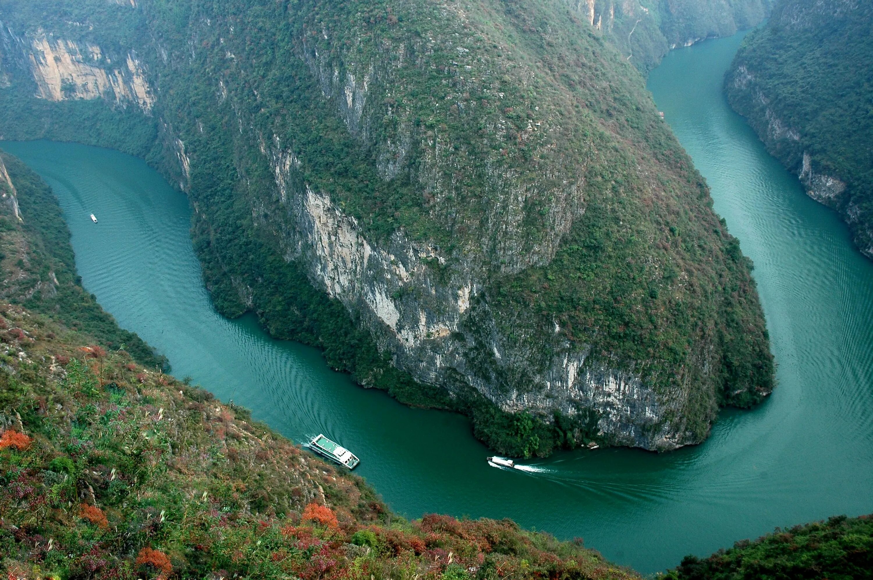 Самая длинная река евразии янцзы. Река Янцзы Китай. Три ущелья на реке Янцзы. Янцзы голубая река. Река Янцзы голубая река.