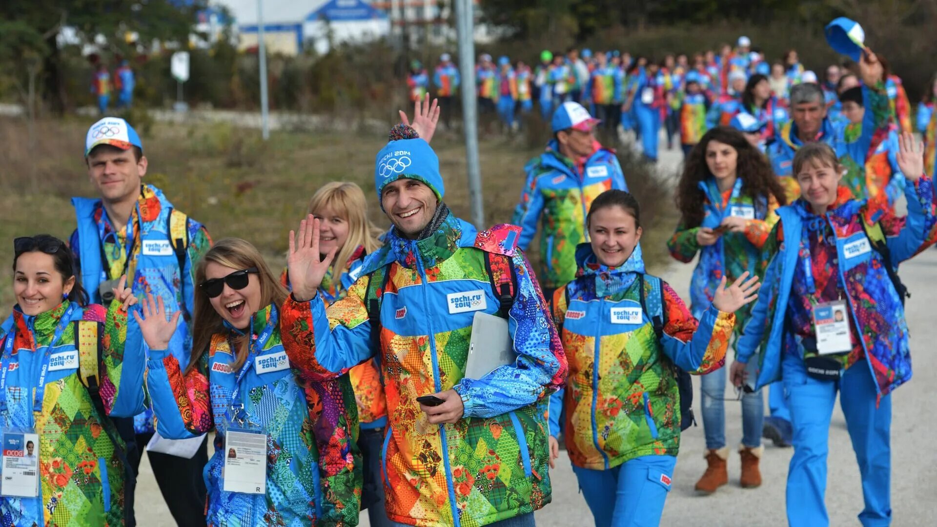Волонтеры на Олимпийских играх в Сочи 2014. Волонтеры на Паралимпиаде Сочи 2014. Спортивные волонтеры. Спортивное волонтерство. Волонтер 2014