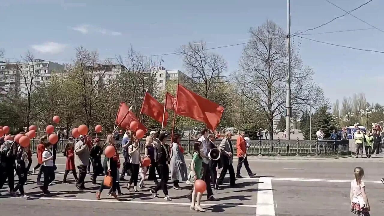 Первомайская демонстрация в Старом Осколе. 1 Мая старый Оскол. Первомайское шествие в Старом Осколе. Первомайская демонстрация. Понедельник 1 май