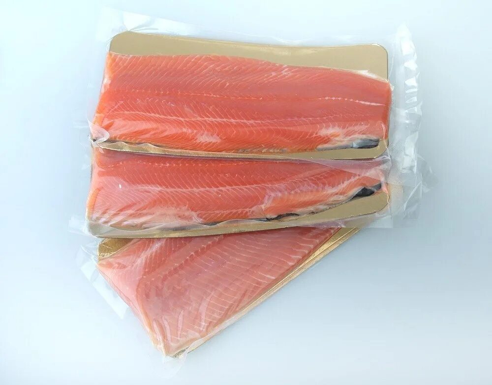 Рыба форель слабосоленая в вакуумной упаковке. Лосось филе пласт с/с в/у fish2o. Форель слабосоленая пласт. Филе семги слабосоленое пласты. Морожено соленая рыба