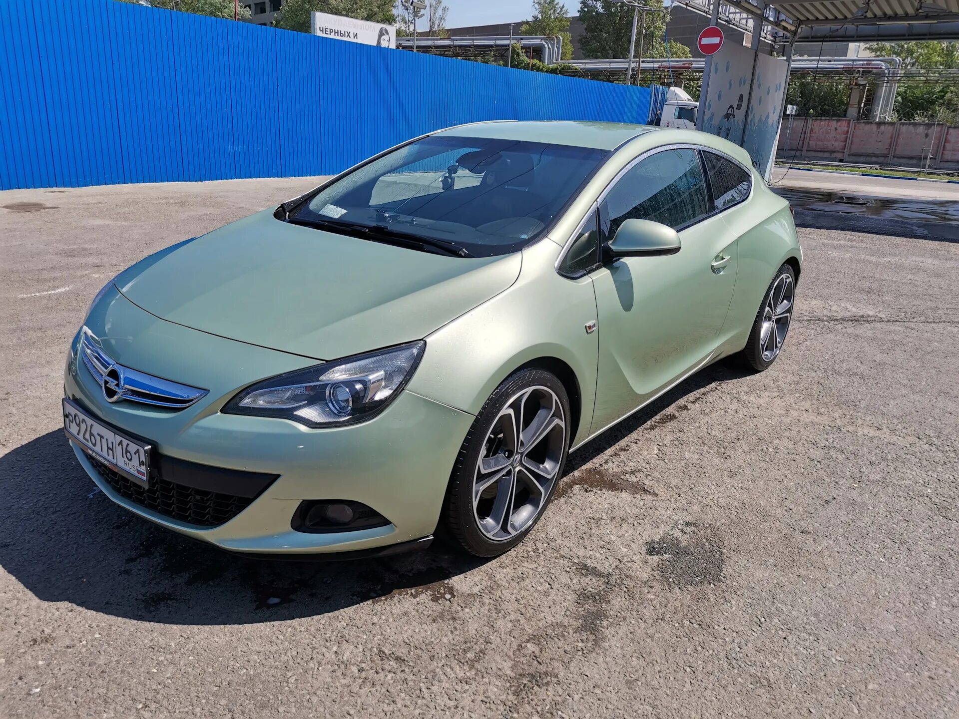 Цвет opel astra j. Opel astra 2013 седан коричневый. Цвет opel astra j. 163 цвет опель. Opel astra j 2013 седан.