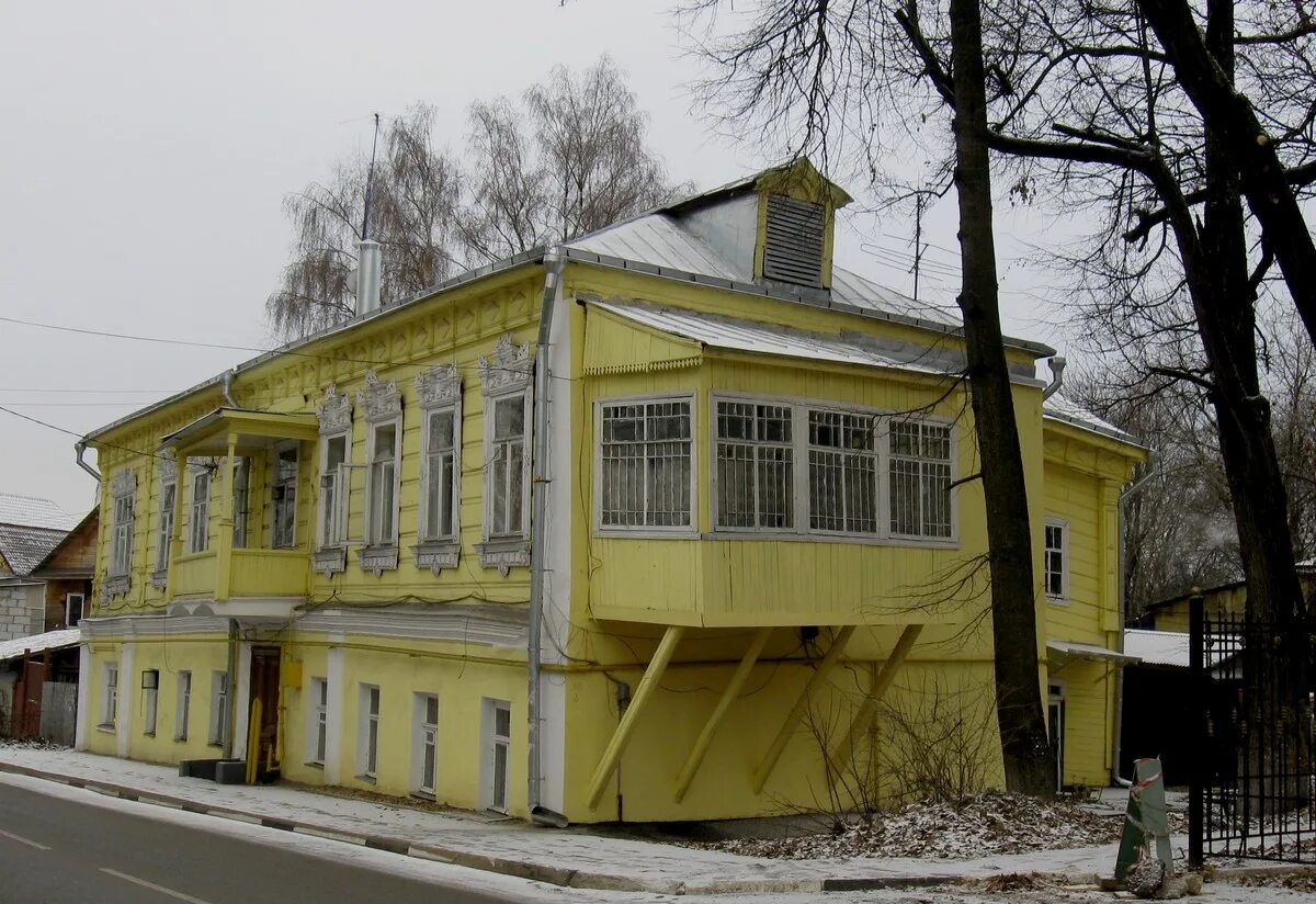 На валовой сергиев посад. Исторические здания Сергиев Посад. Дом купца Чернохвостова Сергиев Посад. Сергиев Посад деревянное зодчество. Валовая улица Сергиев Посад.