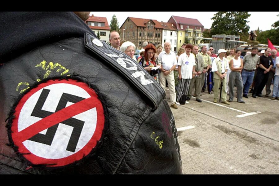 Веймарская республика 1932. Значок против фашизма. Against nazi. Against nazi. Флаг антисемитизма.