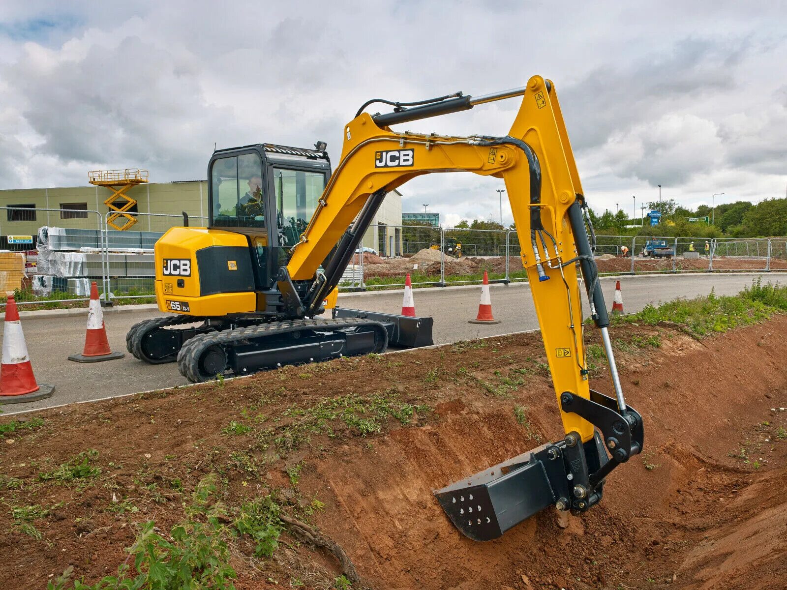 Универсальные экскаваторы. JCB 65r-1. Мини-экскаватор JCB 65 R-1. Планировочный ковш на JCB. Экскаватор планировщик JCB.