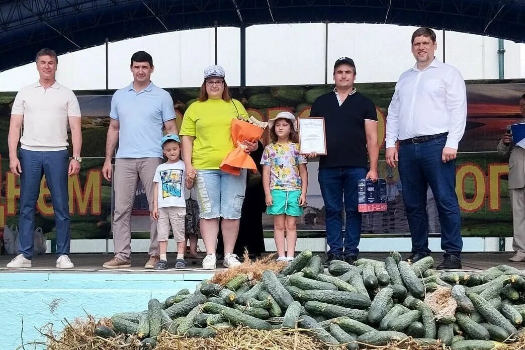 День огурца ростов. Багаевский огурец. Праздник огурца. Фестиваль огурца. Лучший Овощевод.