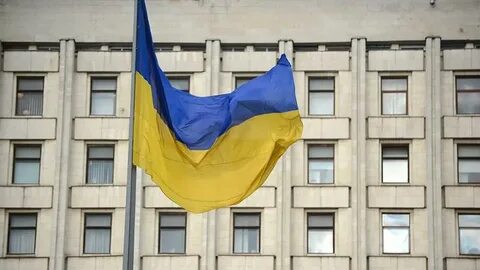 Снимают флаги украины