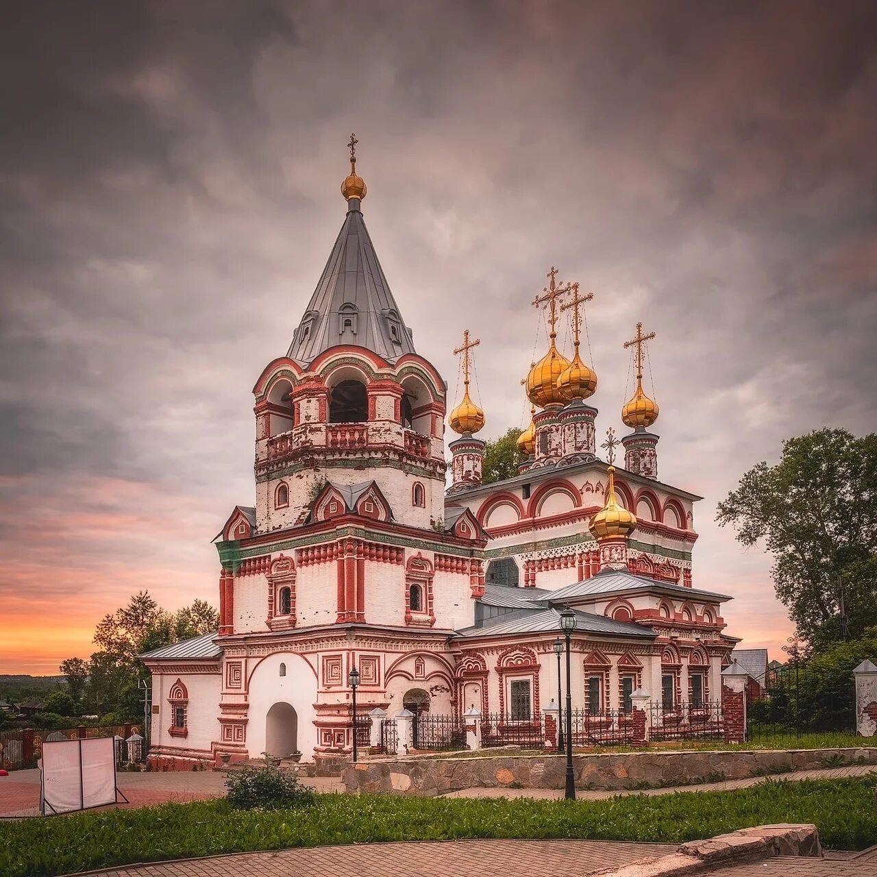 Нов перми пермского края. Богоявленская Церковь Соликамск. Церковь - Соликамск -Богоявленская Церковь. Богоявленская Церковь Соликамск архитектура. Монастыри Соликамска.