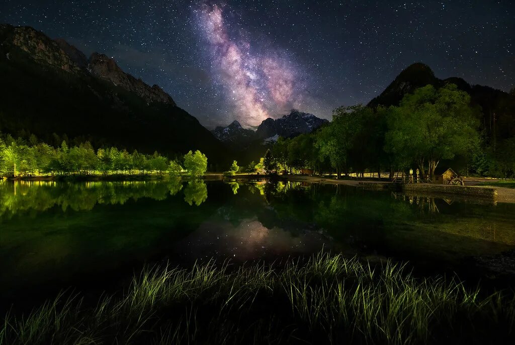 Night lake. Природа ночью. Красивые ночные пейзажи. Горы озеро ночь. Ночное озеро.