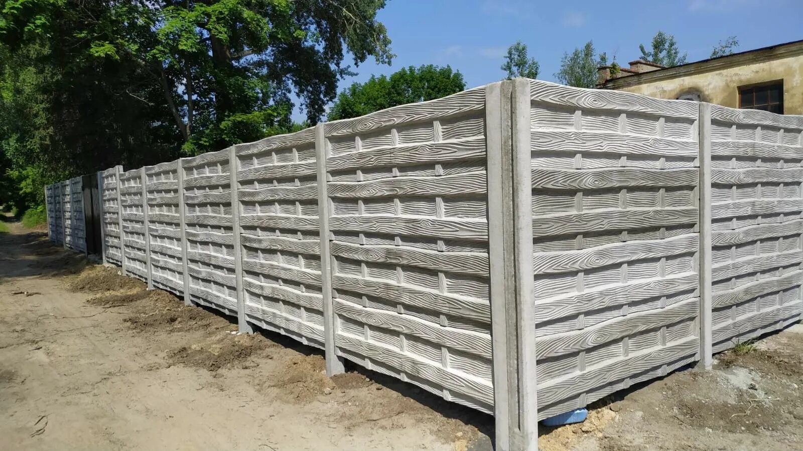 Еврозабор 2. Сборный забор. Битони забор. Евро забор бетонный секционный столбы. Забор сборный металлический.