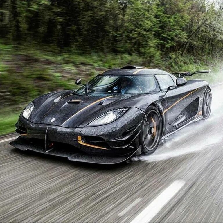 Koenigsegg agera rs белая. Машина koenigsegg. Машина koenigsegg agera 2020. Кенигсегг агера. Гиперкар koenigsegg.
