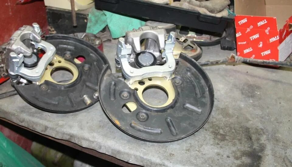 Переделка барабанных тормозов на дисковые-ваз. Передний тормозной диск ивеко дейли 70с15. Как поменять задние тормоза на дисковые. Дисковые тормоза киа сид. Как поменять задние тормоза на дисковые.