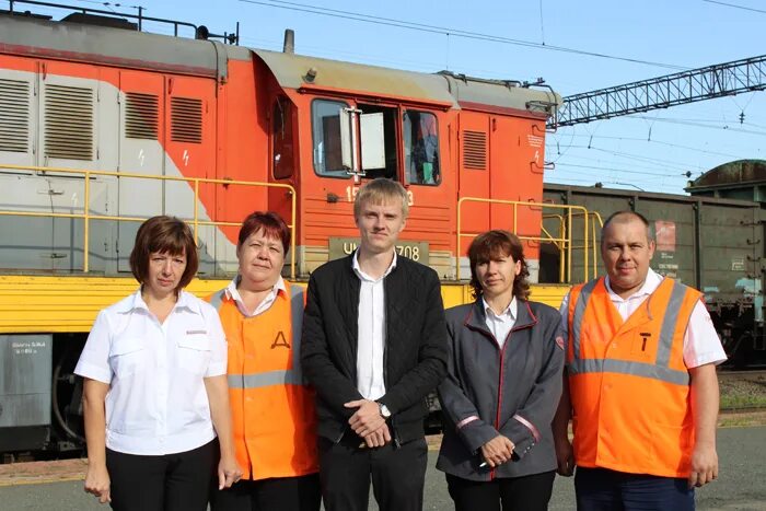 железнодорожная станция еманжелинск челябинская область. еманжелинск поселок зауральский. персонал станций. железнодорожный вокзал троицк челябинская область. еманжелинск вокзал.