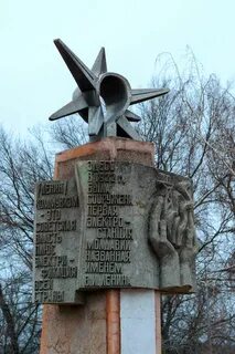 Памятник в виде граненого столба
