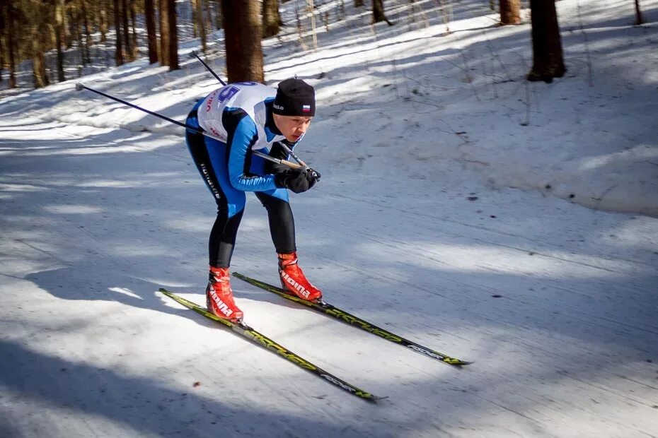 Лыжный спорт ветераны. Лыжные соревнования. Беговые лыжи соревнования. Лыжник подросток. Дети на лыжах.