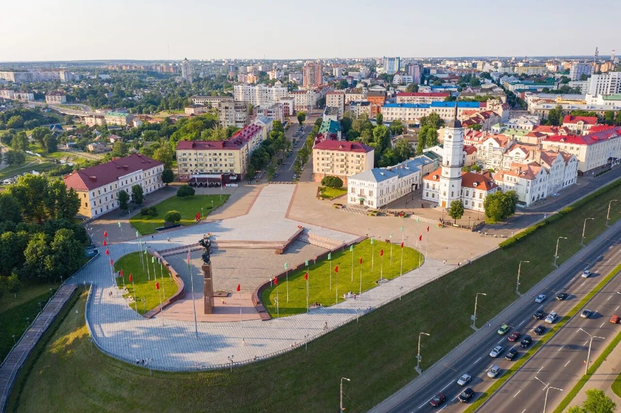 Сколько лет могилеву. Город Могилев Беларусь. Могилёв Беларусь достопримечательности. Могилёв площадь славы. Могилёвская ратуша.