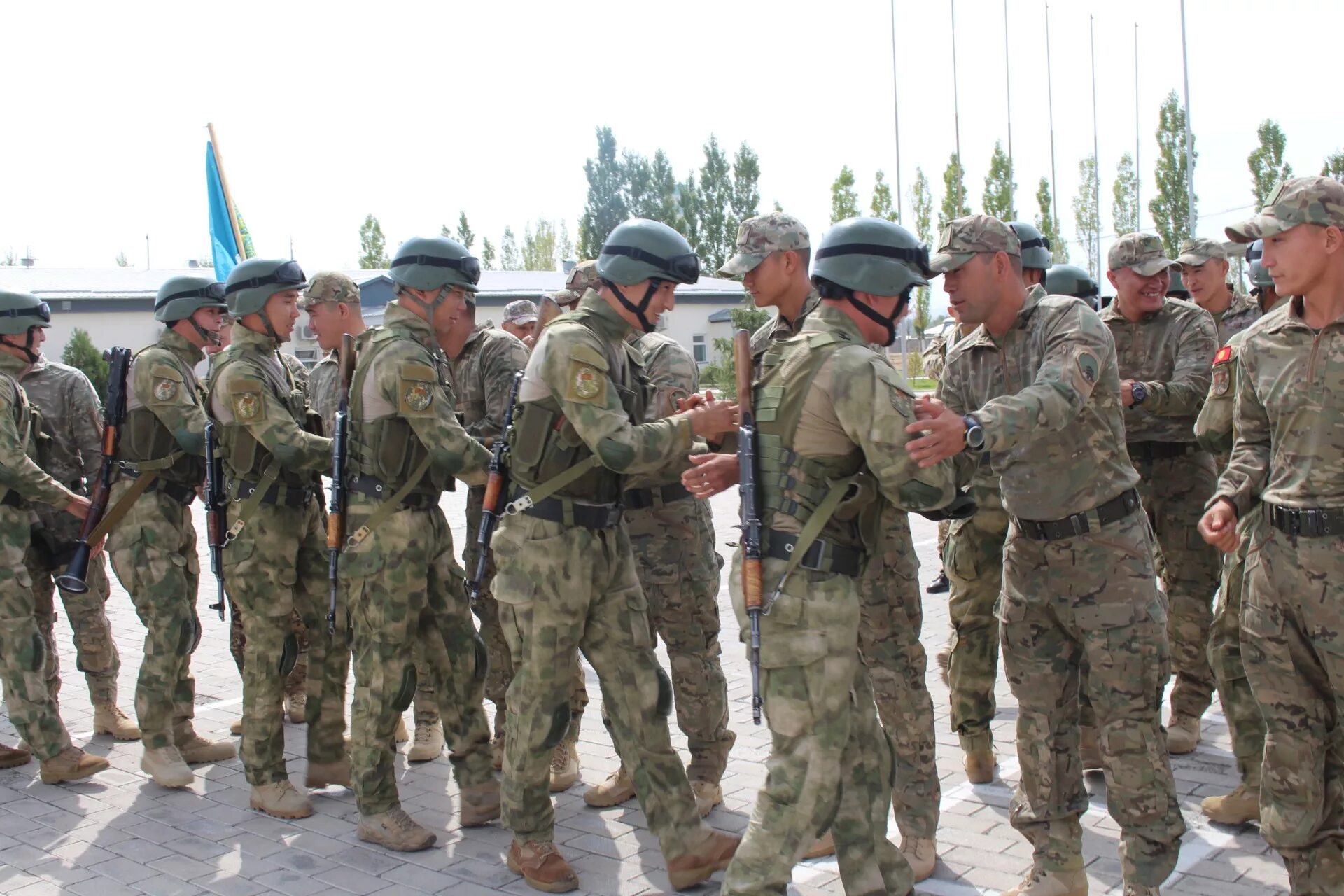 Национальная гвардия кыргызской республики. Военное форма кыргызской республики. Солдаты кыргызстана. Форма киргизия. Аскер армия.