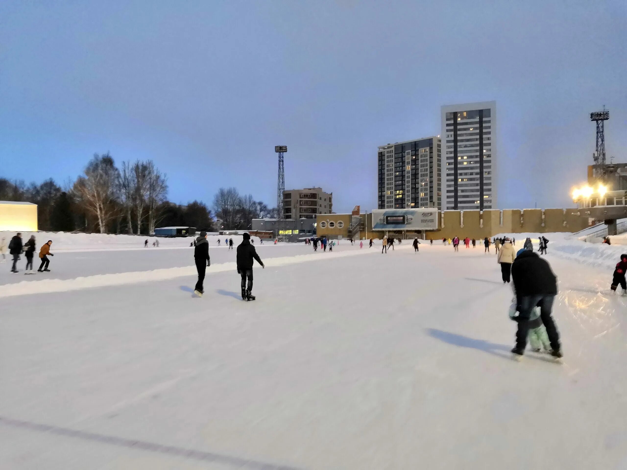 Каток пермь работает. Стадион Гайва Пермь каток. Трудовые резервы Пермь каток. Стадион Юность Пермь. Трудовые резервы Казань каток.