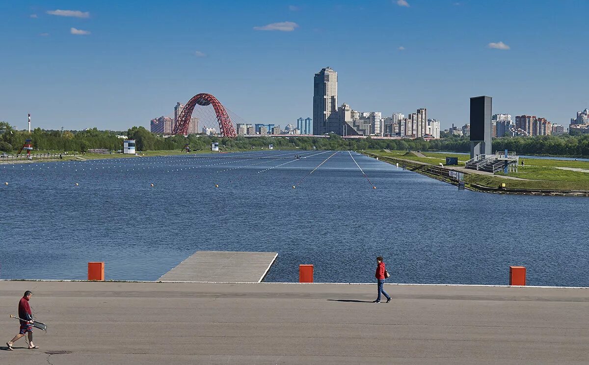 Парк гребной канал. Гребной канал в Москве Крылатское. Парк Крылатские холмы гребной канал.