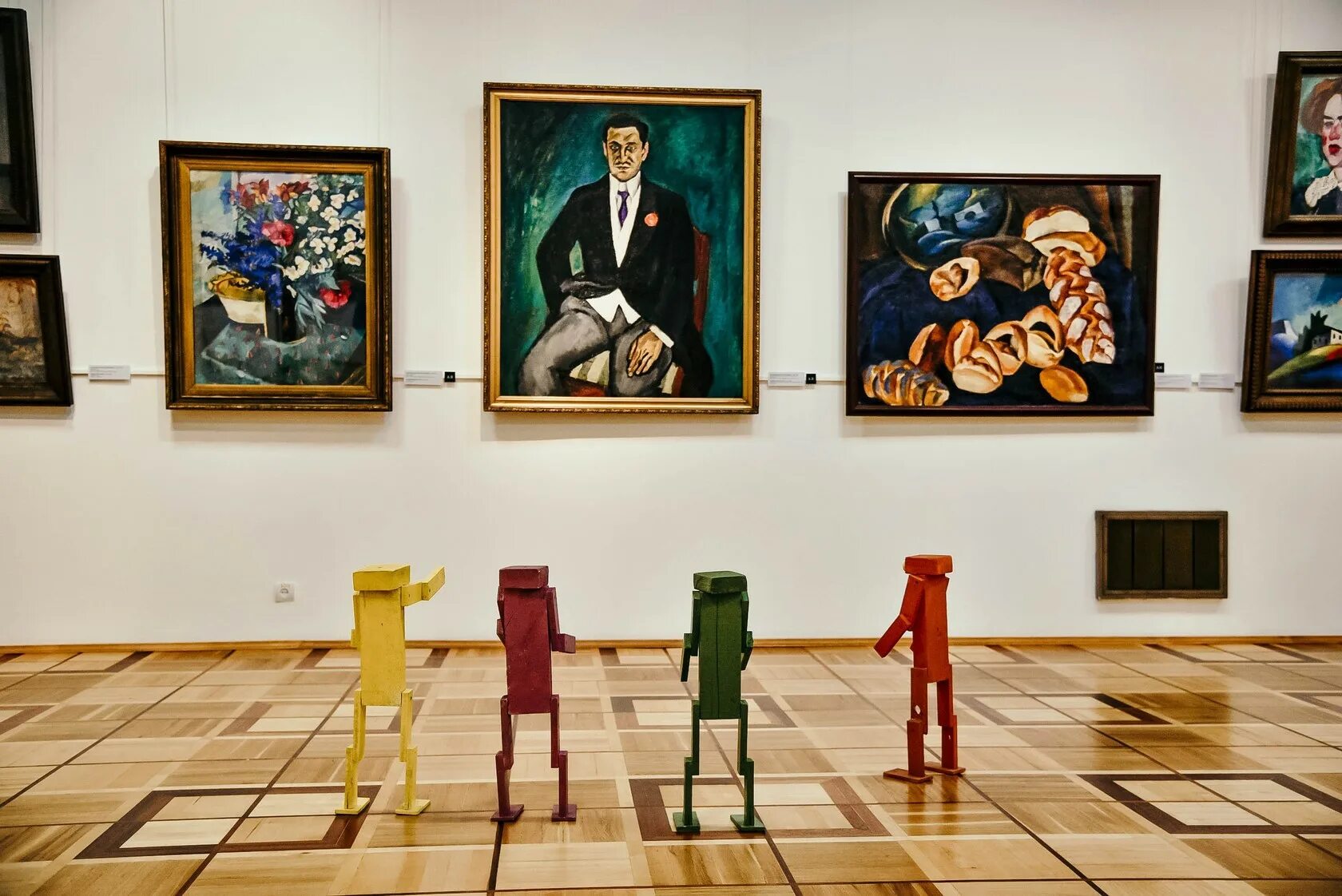 Выставка васнецова в спб в 2023. От васнецова в третьяковской галерее. Зал васнецова в третьяковской галерее. Выставка в третьяковке сказка от васнецова. Выставка васнецова в спб в 2023.