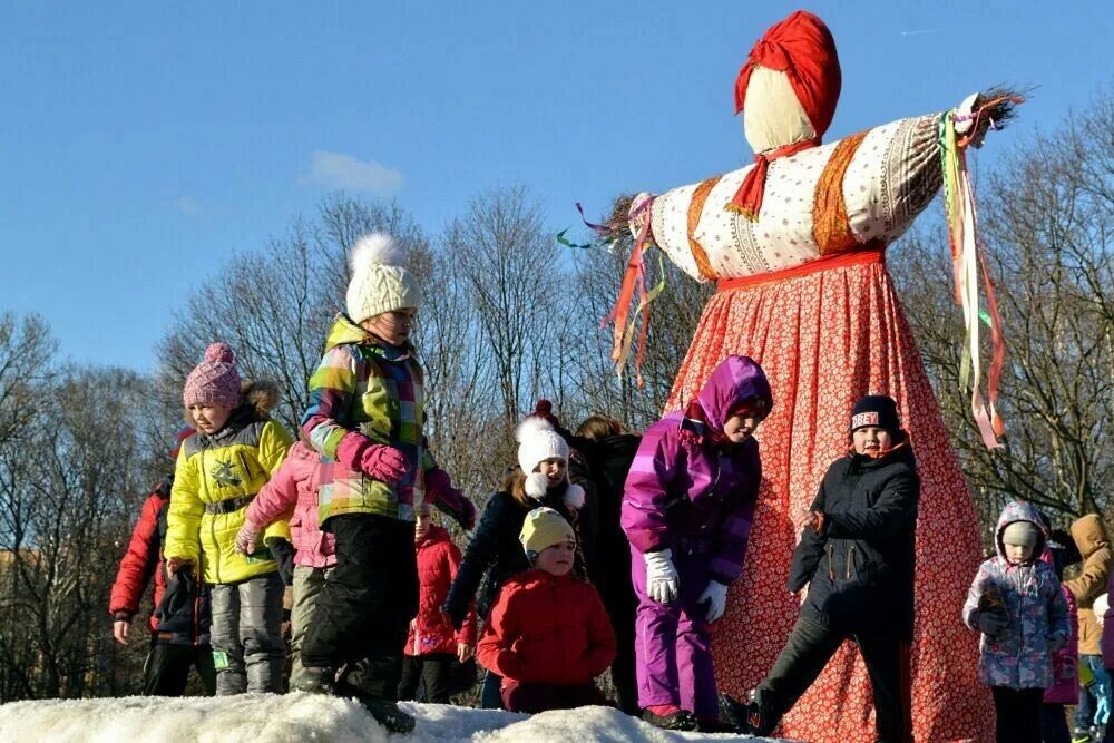 Масленичные горки. Катание с горы на Масленицу. Чучело на Масленицу. Катание с гор на Масленицу. Масленица масленица на горах катаемся блинами объедаемся