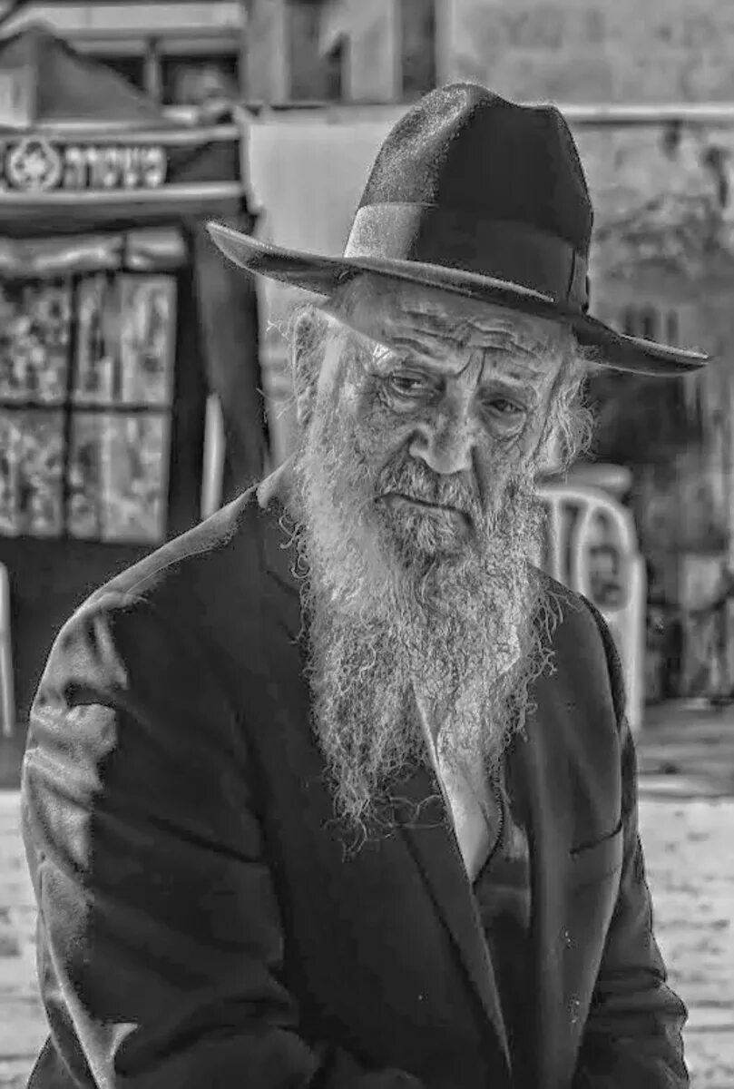 Предложение со словом нелюди. Реал мадрид в костюмах hugo boss. Успешный мужчина. Людимый. Современные русские люди.