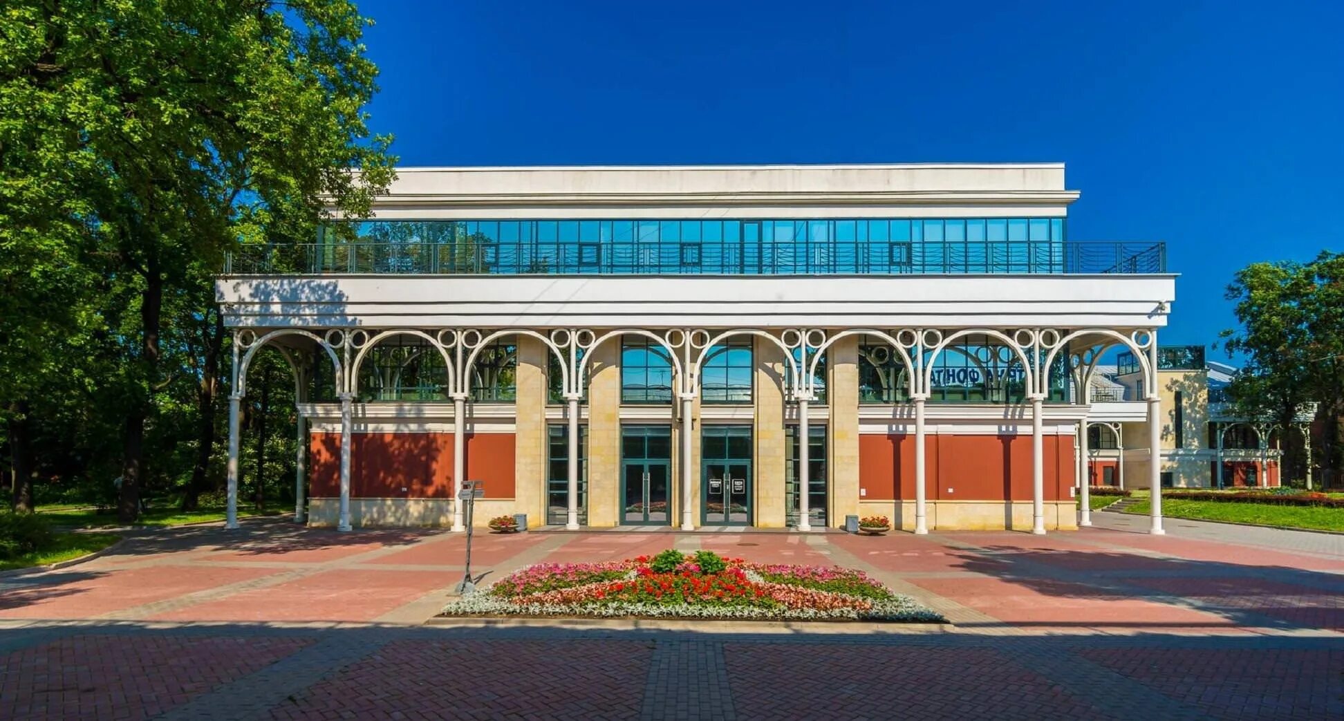 Молодёжный театр на фонтанке. Молодёжный театр на фонтанке. Театр на фонтанке спб. Молодёжный театр на фонтанке. Санкт-петербургский молодёжный театр на фонтанке, санкт-петербург.