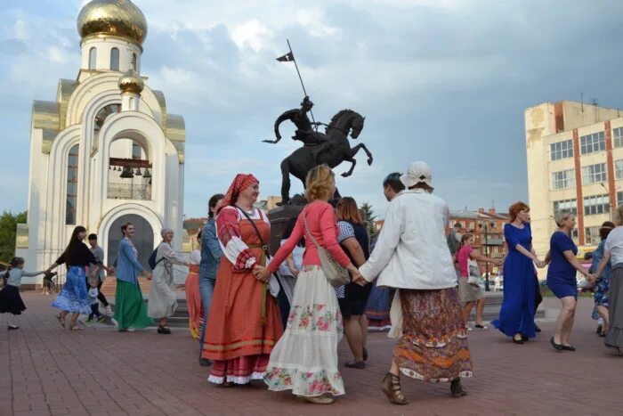 Иваново население. Праздники в Иваново фото. Хороводы в Туле на площади Ленина. День города Иваново фото. Население ивановского района