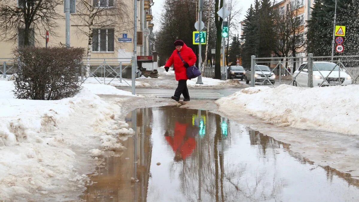 Пришла пора оттепели снег. Потепление зимой. Великий Новгород снег. Оттепель Новгород. Новгород оттепель в марте.