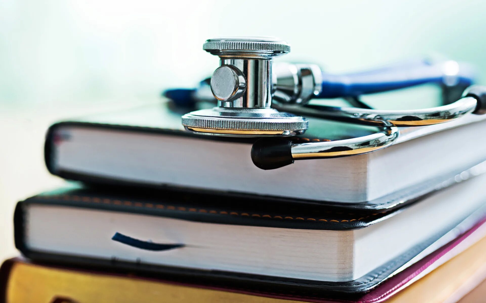 мединский книги. медицинские книги картинки. медицинские книги. медицинская литература книги. библиотека медицинской литературы.