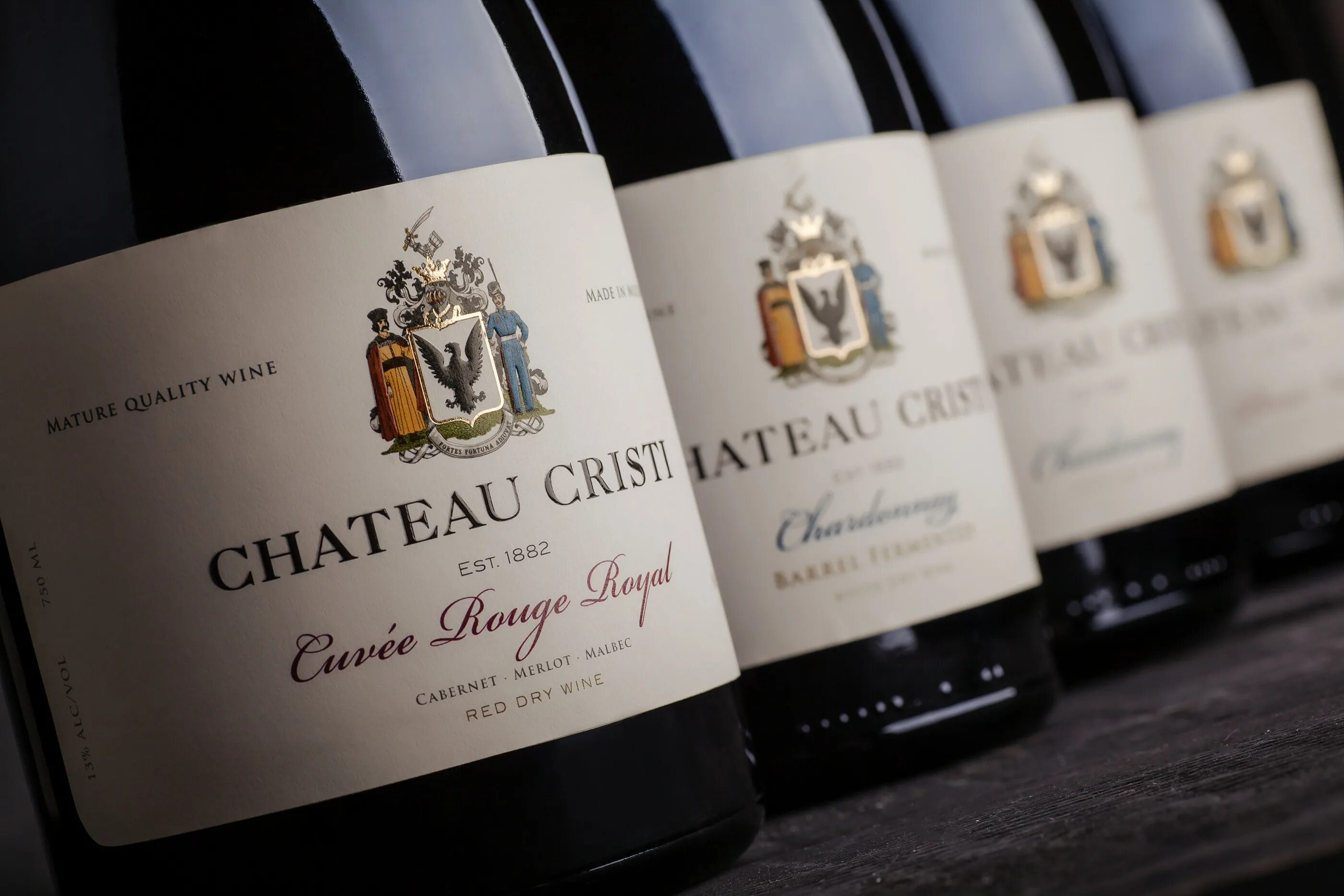 кианти кулклевер. бутыль для вина. вино в бутыле. вино в больших бутылях. вино в бутыле.