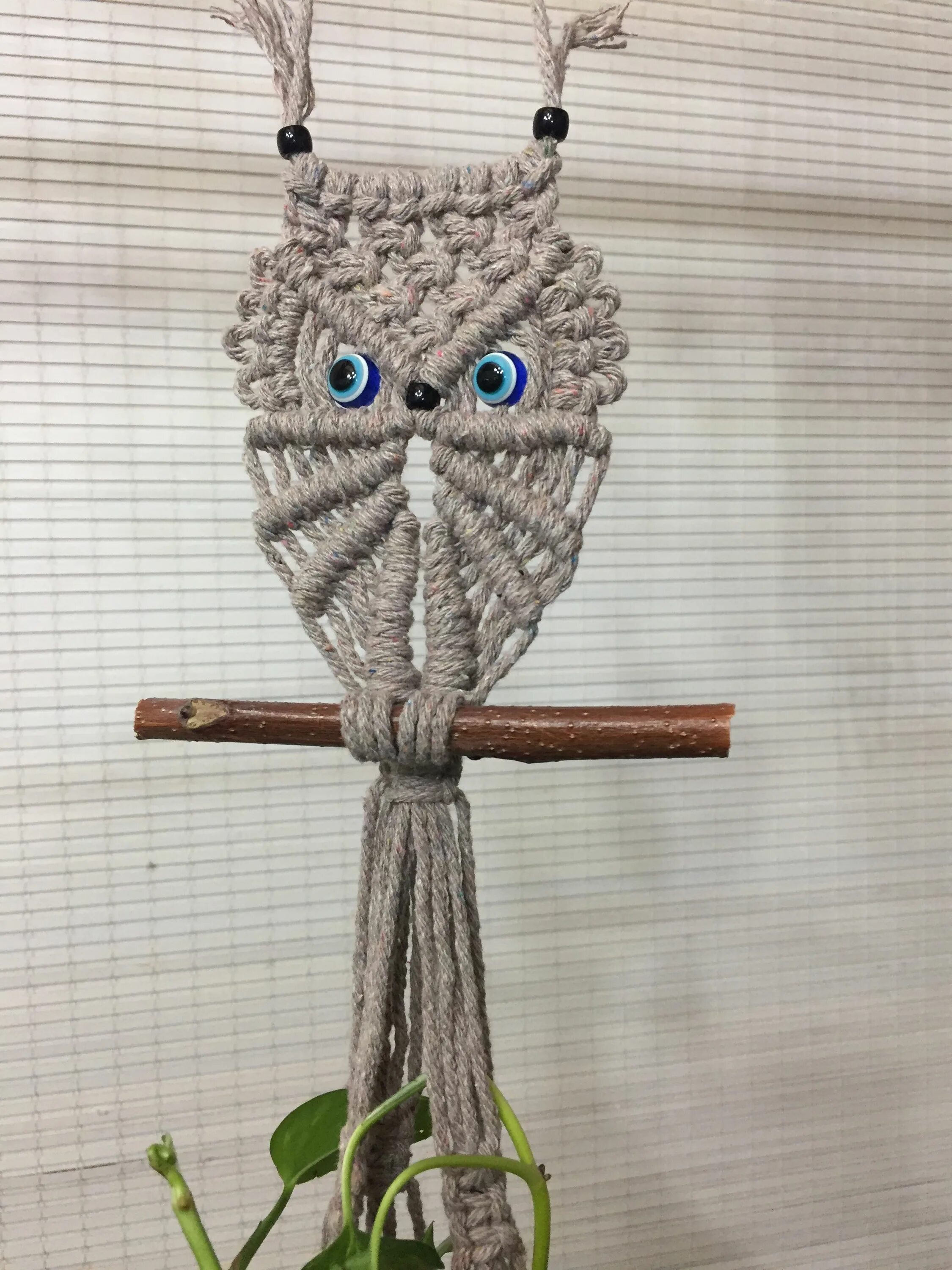 Макраме календарница. Изделия плетеные макраме. Макраме видео. Макраме настенное панно. Необычное макраме.