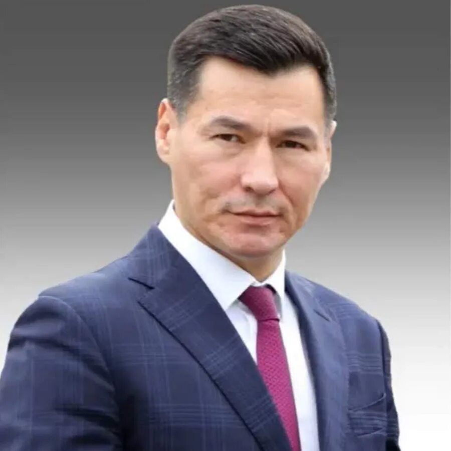 Бату хатико. Бату хатико. Губернатор калмыкии бату хасиков. Хасиков калмыкия. Бату хасиков калмыкия.