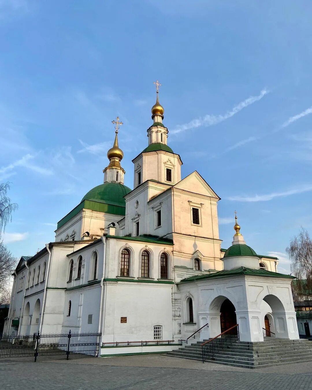 Свято Даниловский монастырь. Свято-Даниловский монастырь в Москве. Данилов монастырь в Москве. Храм в Даниловском монастыре. Сайт свято даниловского монастыря в москве