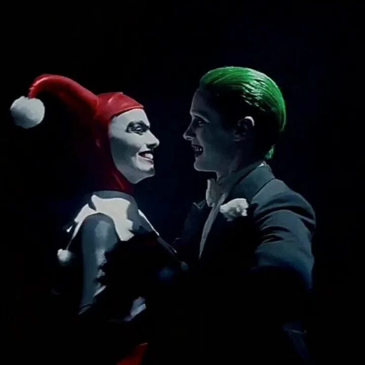 Харли квинн и джокер любовь. Английская королева джокер. Харли квинн и джокер. Harley quinn марго робби джокер. Джокер женщина.